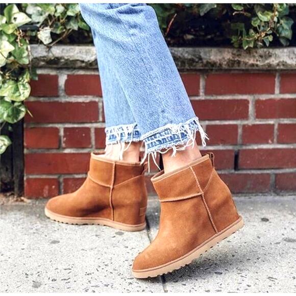 UGG Classic Femme Mini Hidden Wedge Heel Ankle Boot Size 9 Chestnut Suede Bootie - Picture 15 of 15